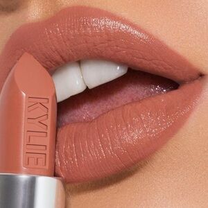 Kylie Jenner lipstick - Dulce de Leche